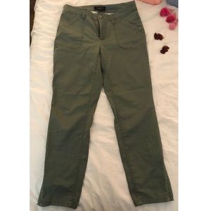 Feminine green pants